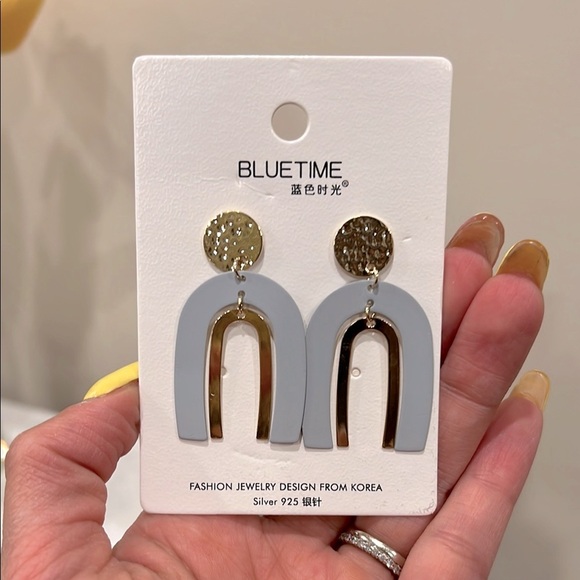 3/$28🌺Blue Time Gold and Gray Earrings🌺 - Picture 1 of 2